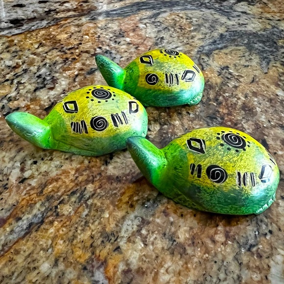 Soapstone Turtles Set of Three(3) Hand carved and painted whimsical pieces 3”x2” - Picture 4 of 6